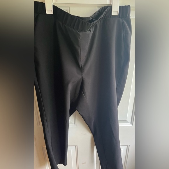 Torrid Womens Plus Size Black Pull-On Hi-Rise Relaxed Taper Pant 2X Short - Picture 2 of 7
